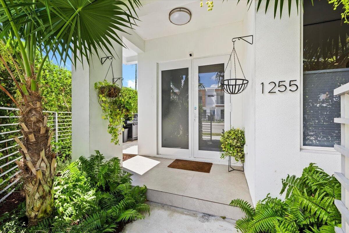 1255 NE 18TH Avenue, Fort Lauderdale, FL 33304 photo 5