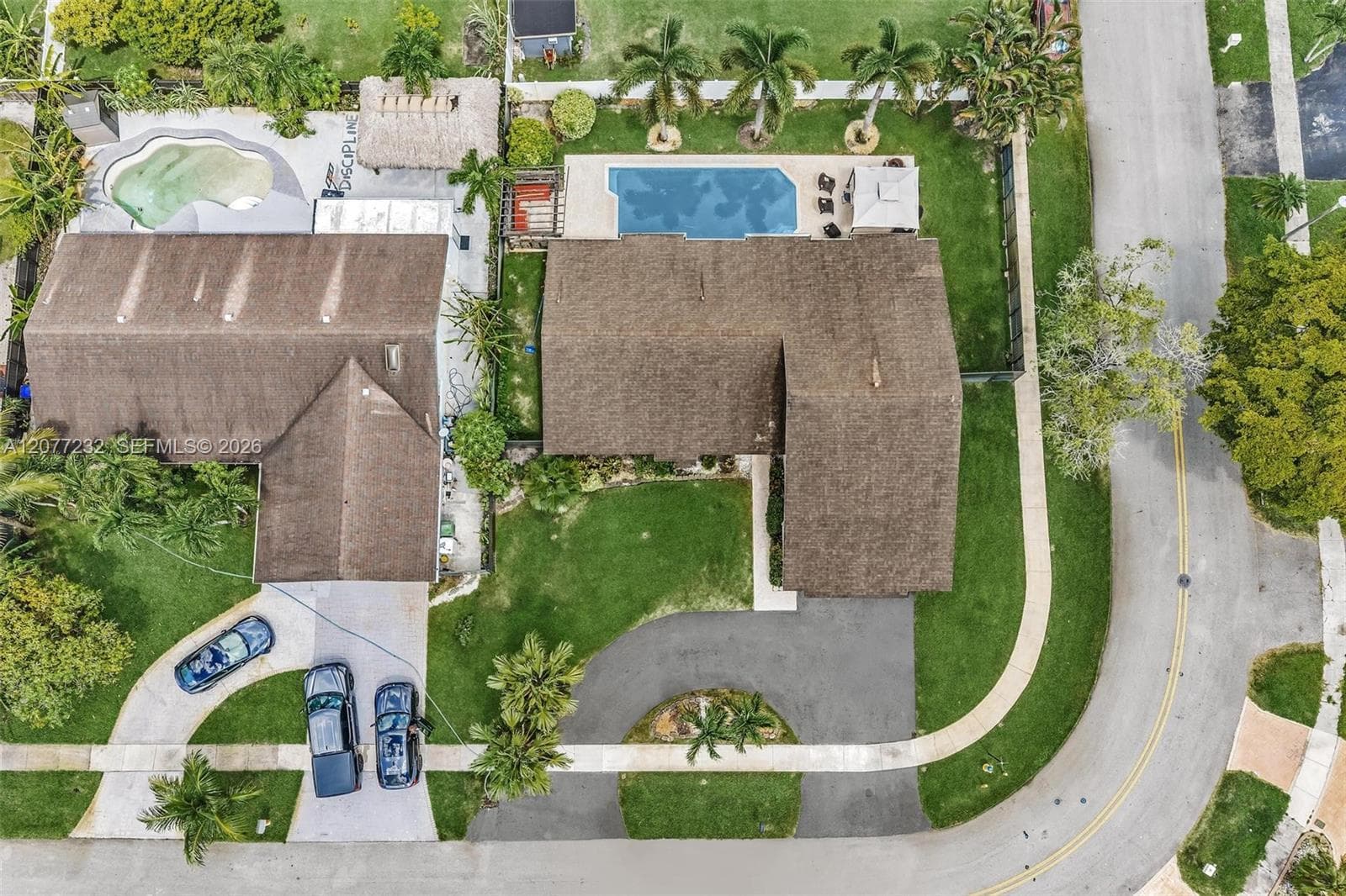741 SW 100th Ter, Pembroke Pines, FL 33025 photo 2