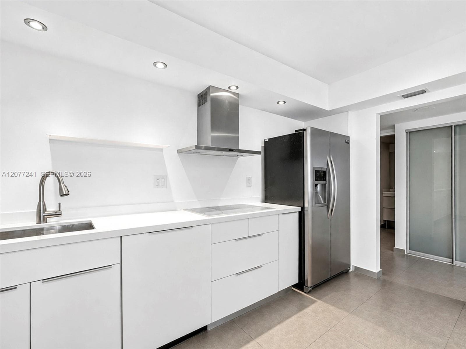 19380 Collins Ave # 905, Sunny Isles Beach, FL 33160 photo 2