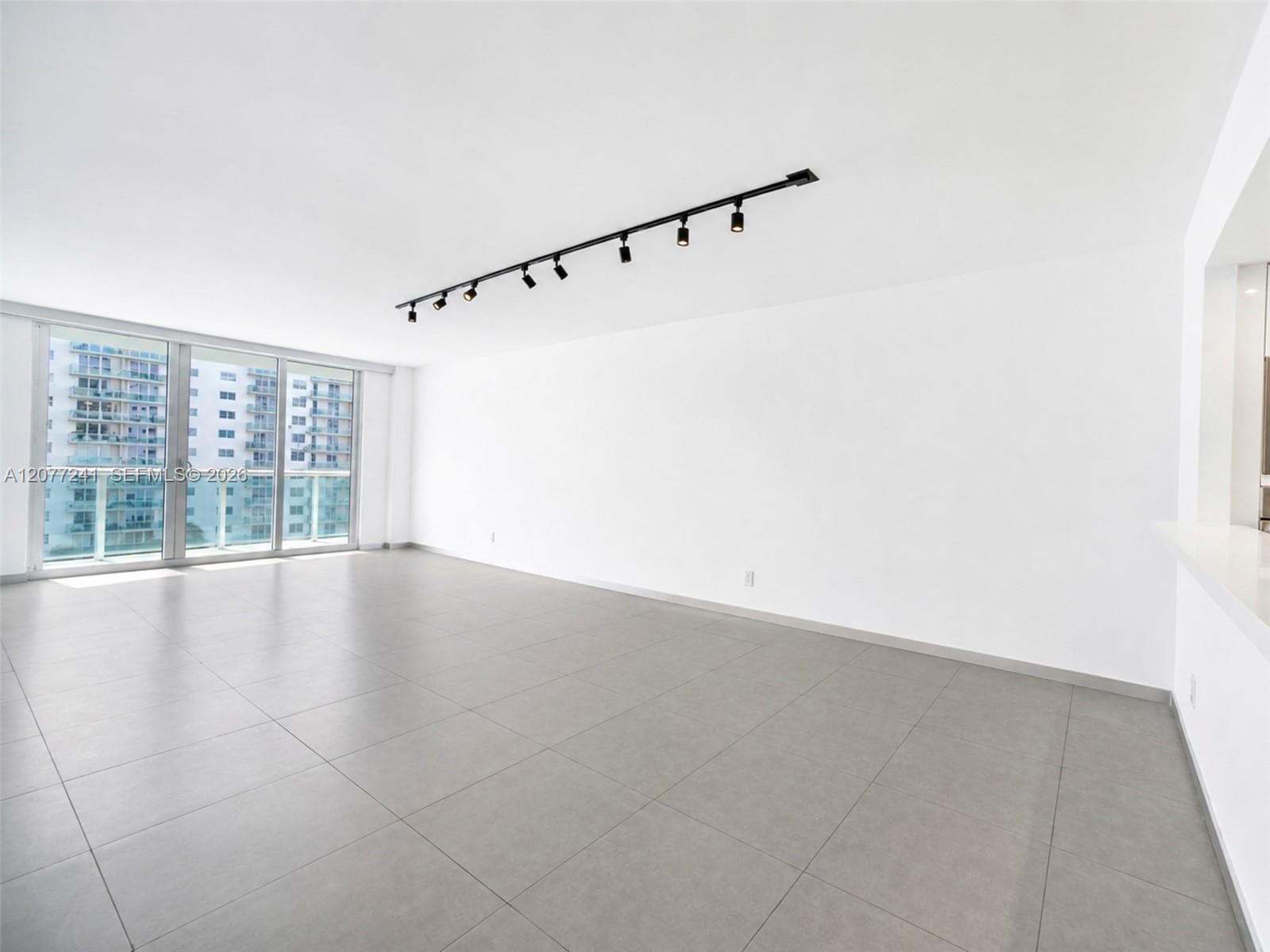 19380 Collins Ave # 905, Sunny Isles Beach, FL 33160 photo 4