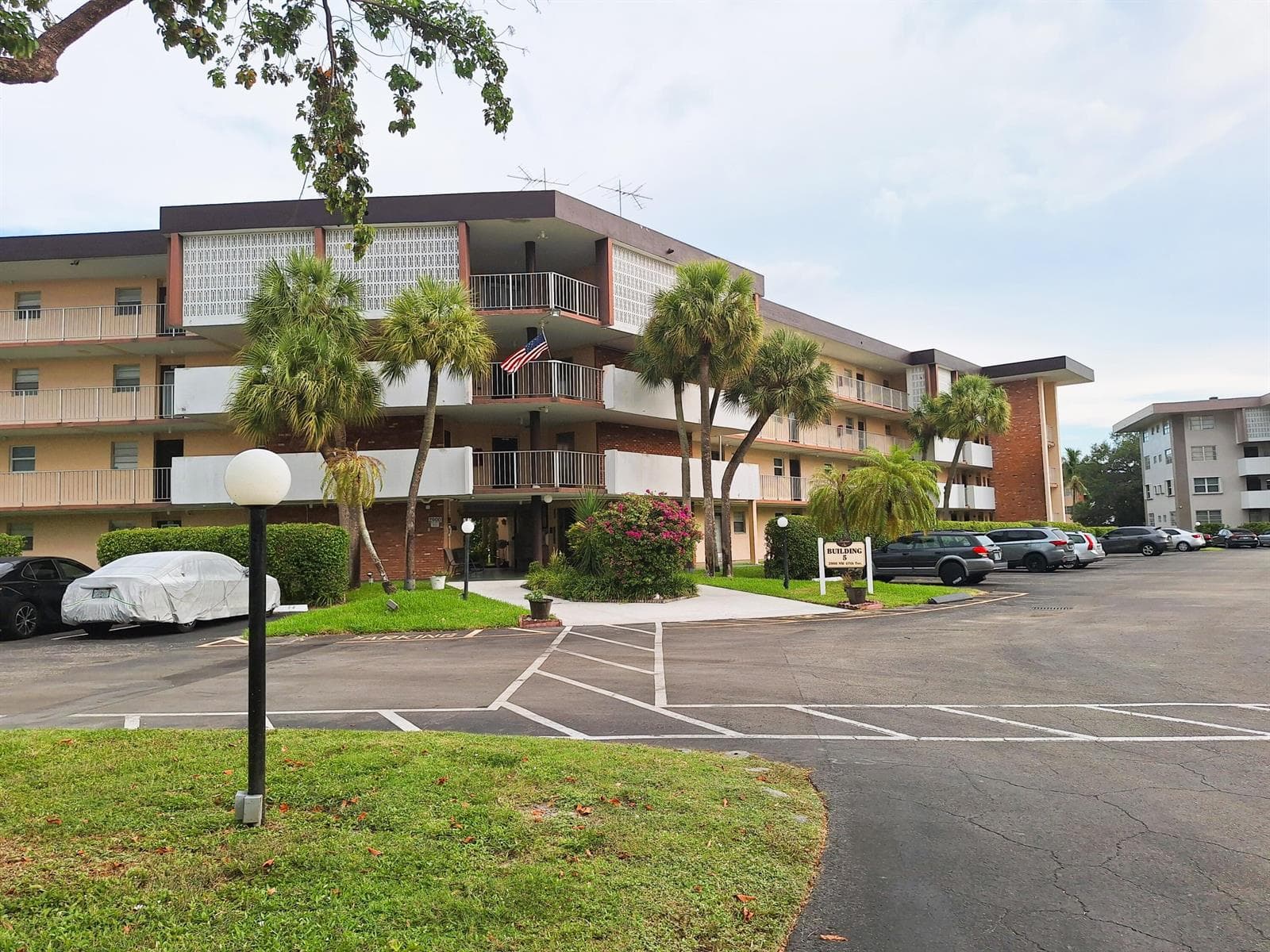 2900 NW 47TH Terrace # 303B, Lauderdale Lakes, FL 33313