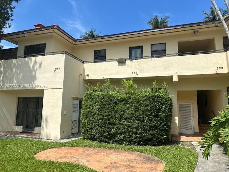 32 Camden Dr # 9, Bal Harbour, FL 33154