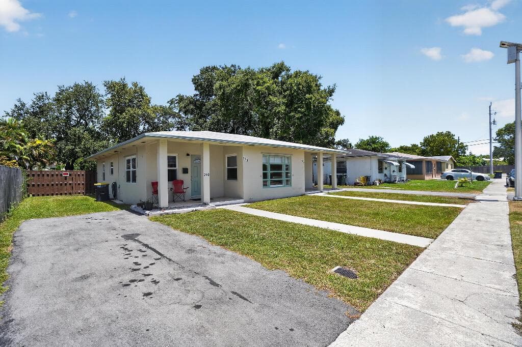 208 SW 2ND Place # 1-2, Dania Beach, FL 33004 photo 3
