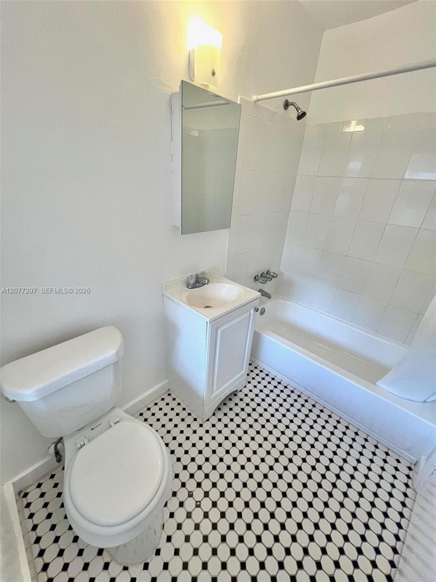 700 NE 85th St # 14, Miami, FL 33138 photo 4