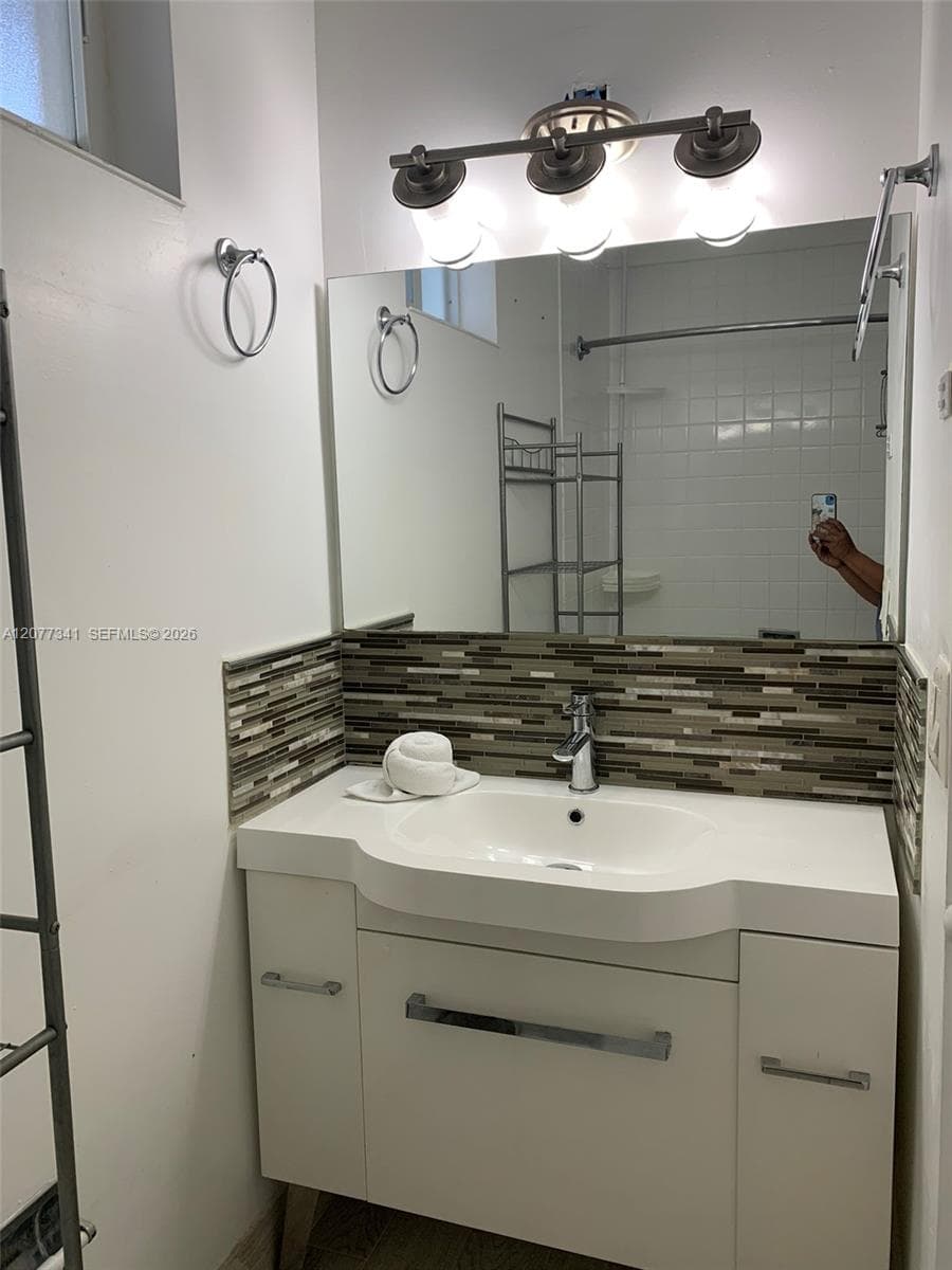 664 Bird Rd # Rear, Coral Gables, FL 33146 photo 3