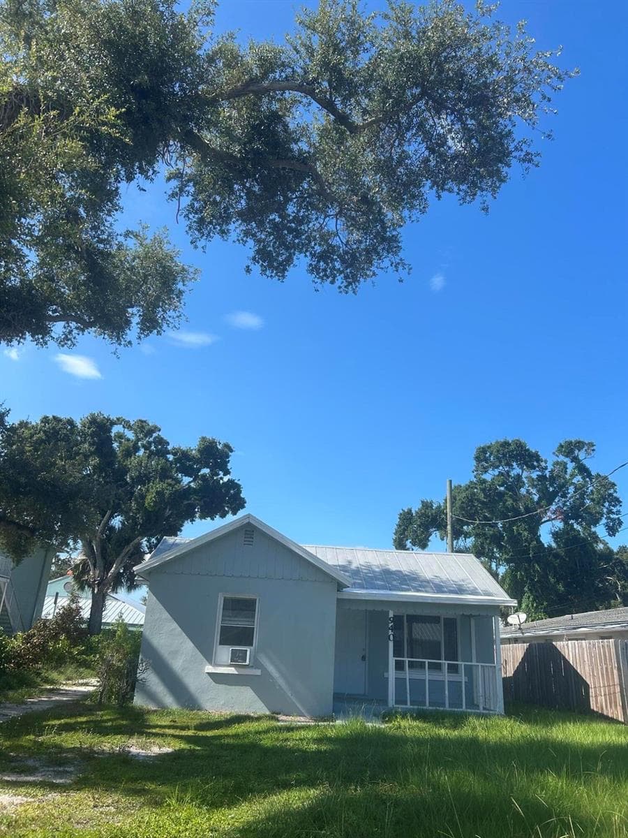 940 19TH Street, Vero Beach, FL 32960 photo 2