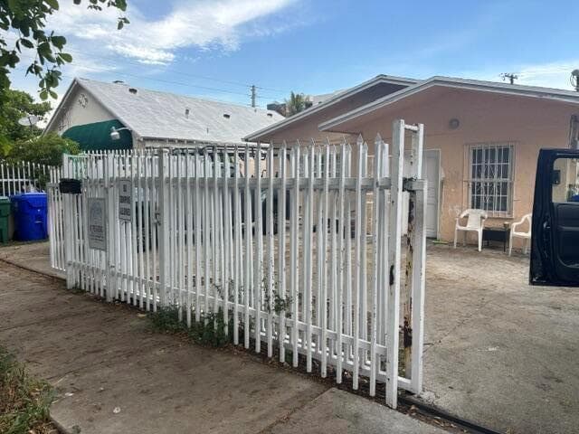 255 NW 27TH Court, Miami, FL 33125 photo 3