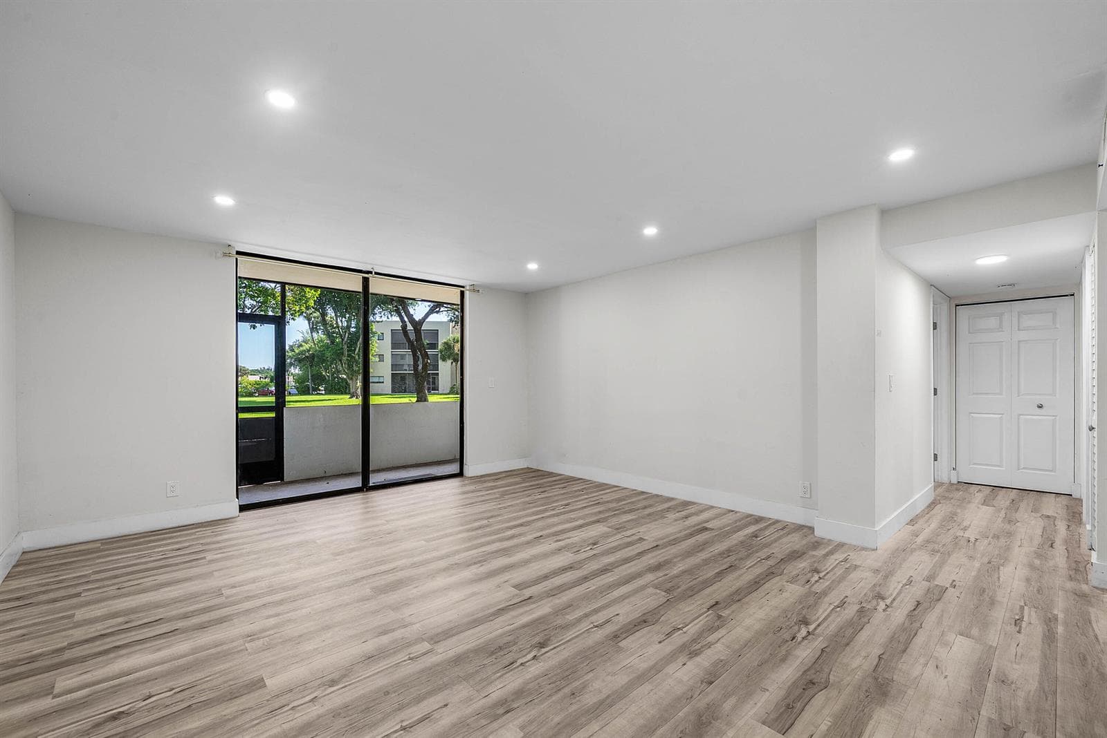 5190 LAS VERDES Circle # 105, Delray Beach, FL 33484 photo 3