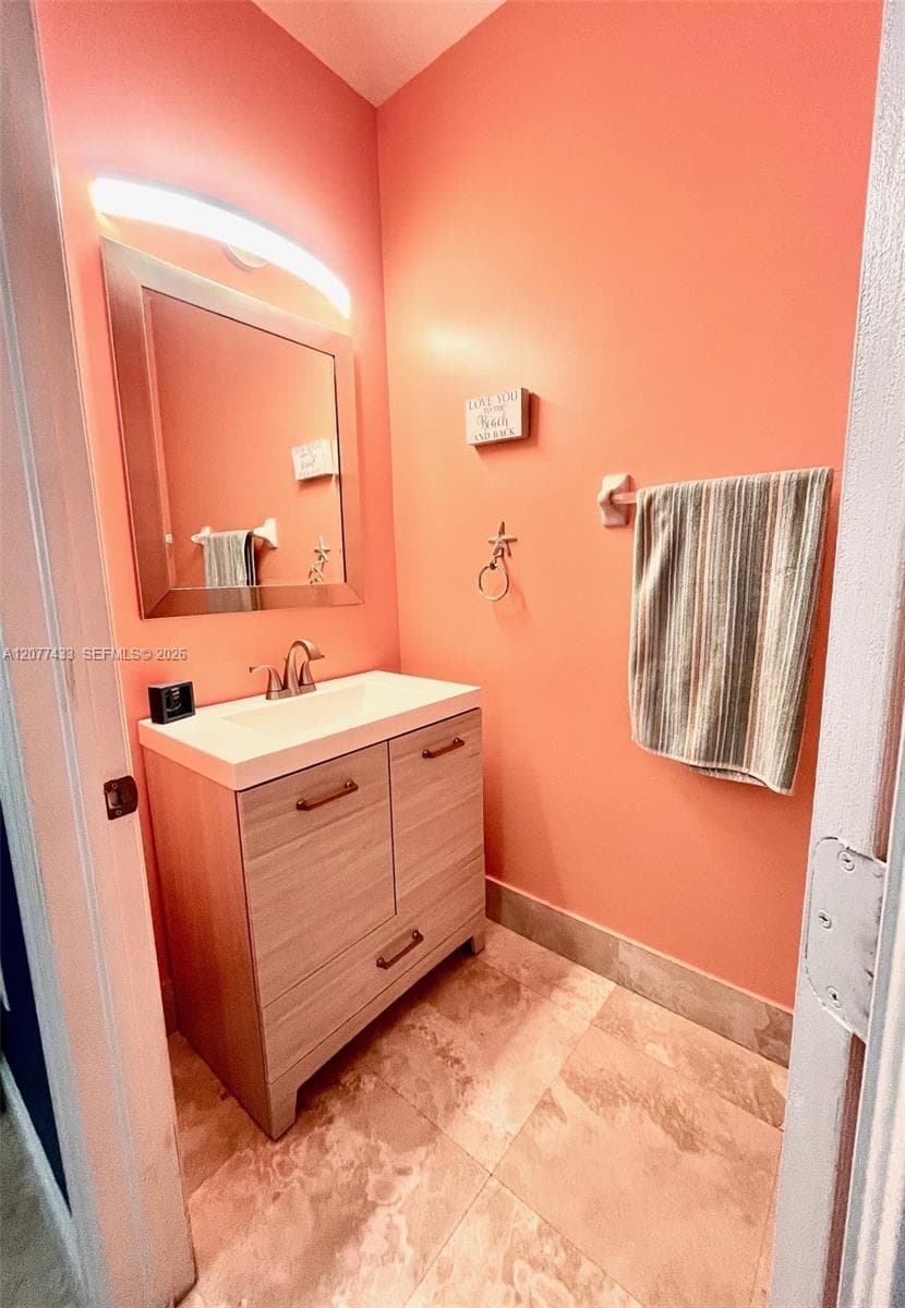 912 NE 35th Ave, Homestead, FL 33033 photo 4
