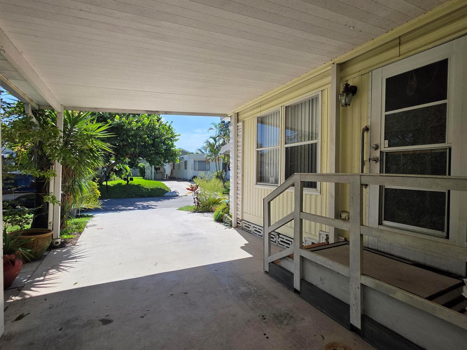 6125 N Guava Lane, Atlantis, FL 33462 photo 2