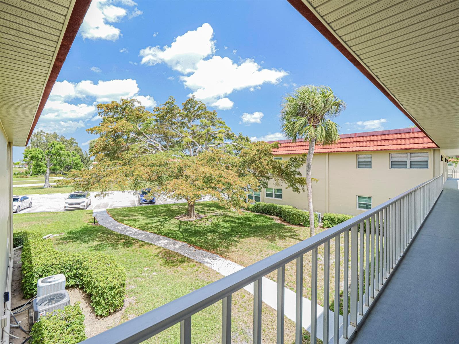 41 WOODLAND Drive # 205, Vero Beach, FL 32962 photo 4