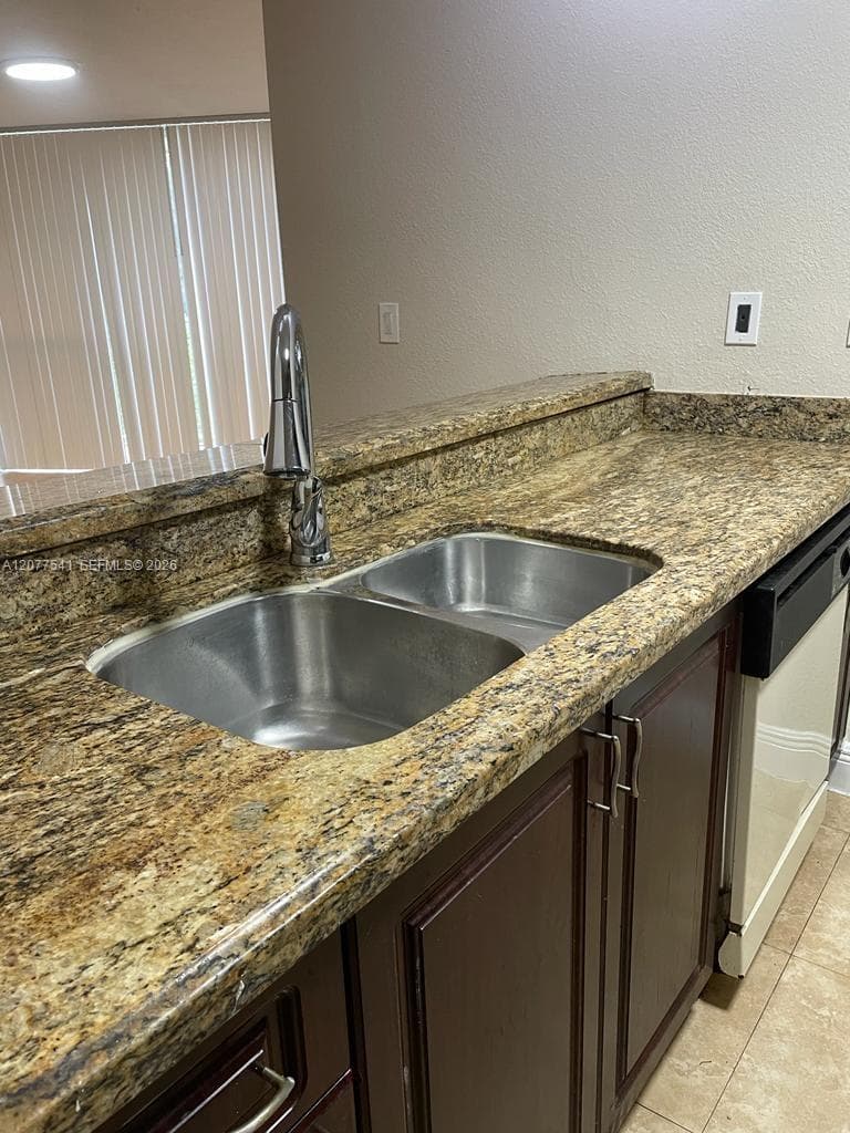 7075 NW 186th St # C505, Hialeah, FL 33015
