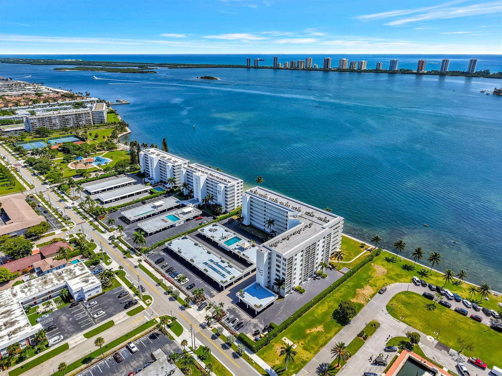301 LAKE SHORE Drive # 302, Lake Park, FL 33403