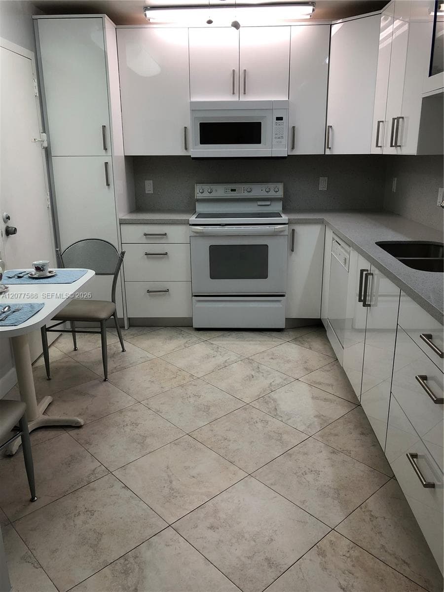 1890 S Ocean Dr *Seasonal* # 2001, Hallandale Beach, FL 33009 photo 5