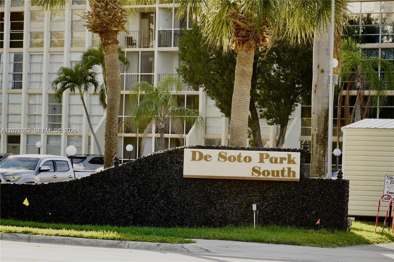 851 Three Island Blvd # 418, Hallandale Beach, FL 33009