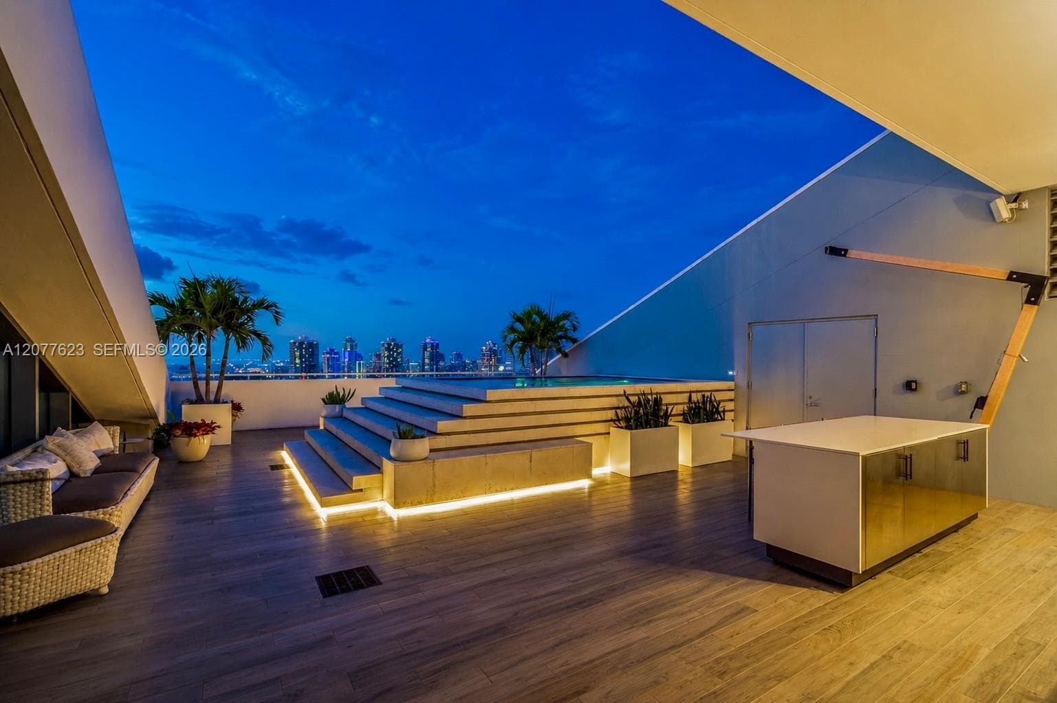 88 SW 7th St # 4203, Miami, FL 33130