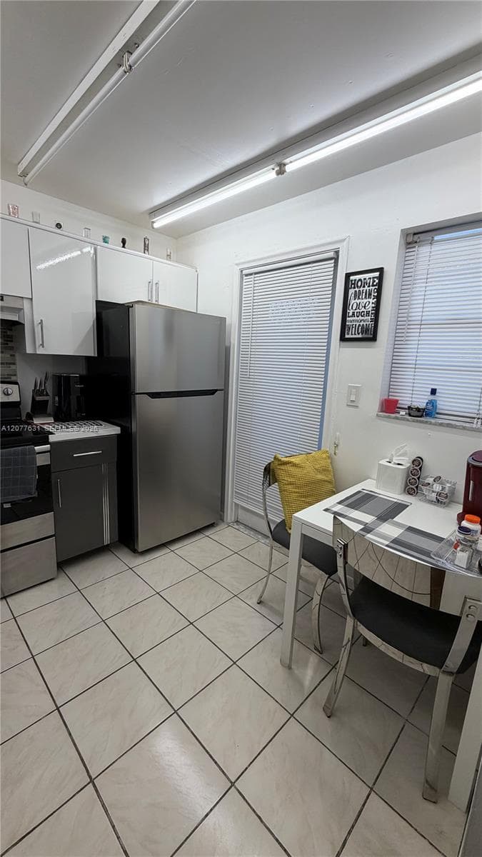 233 NE 14th Ave # 205, Hallandale Beach, FL 33009 photo 2