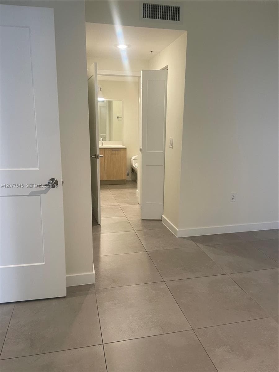 16395 Biscayne Blvd # 313, North Miami Beach, FL 33160 photo 3