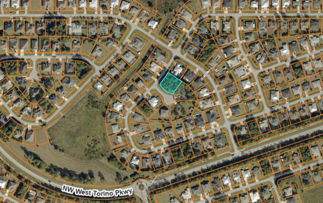 6211 NW Diana Court, Port St. Lucie, FL 34986 photo 2