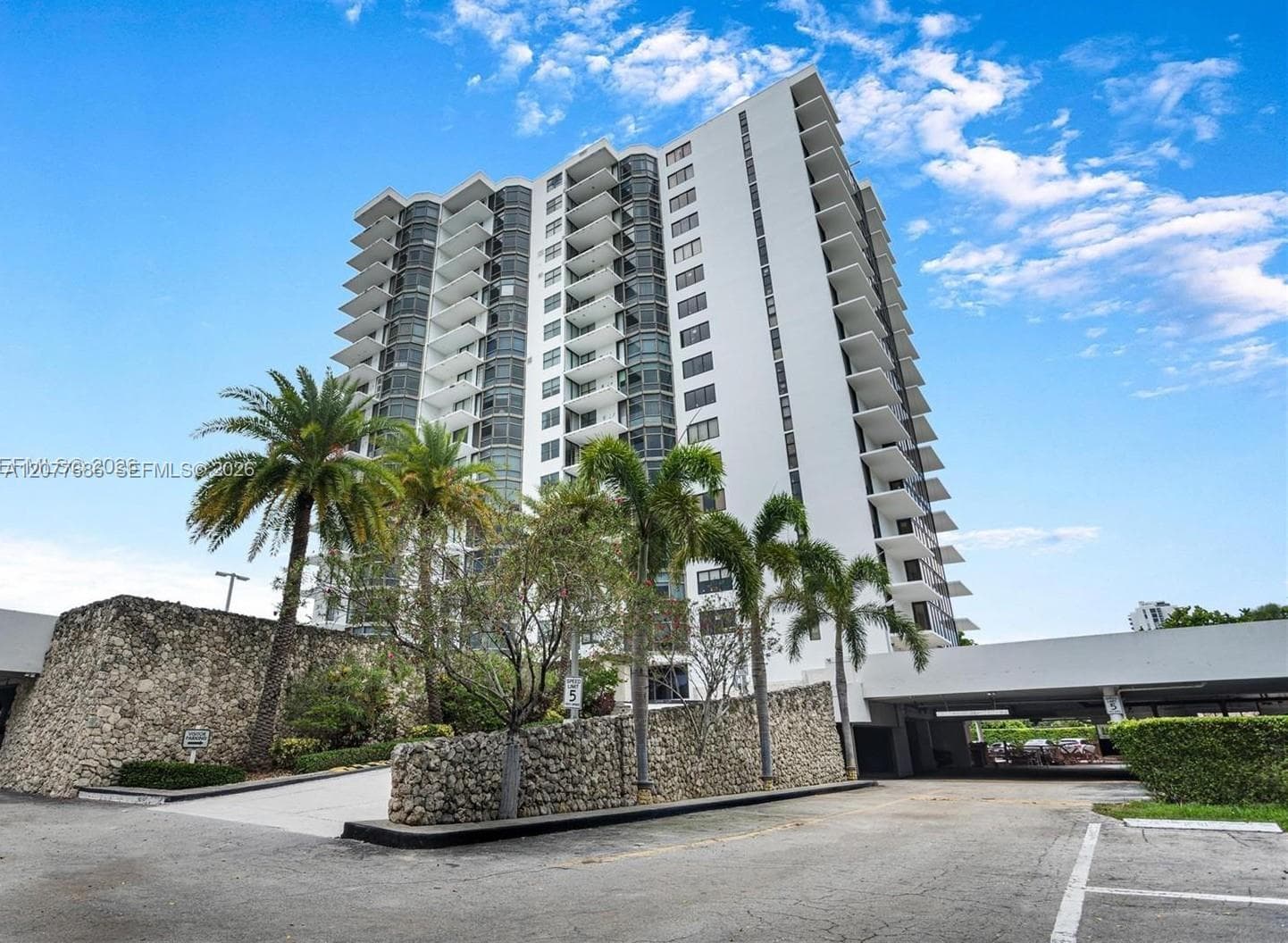 3375 N Country Club Dr # 607, Aventura, FL 33180