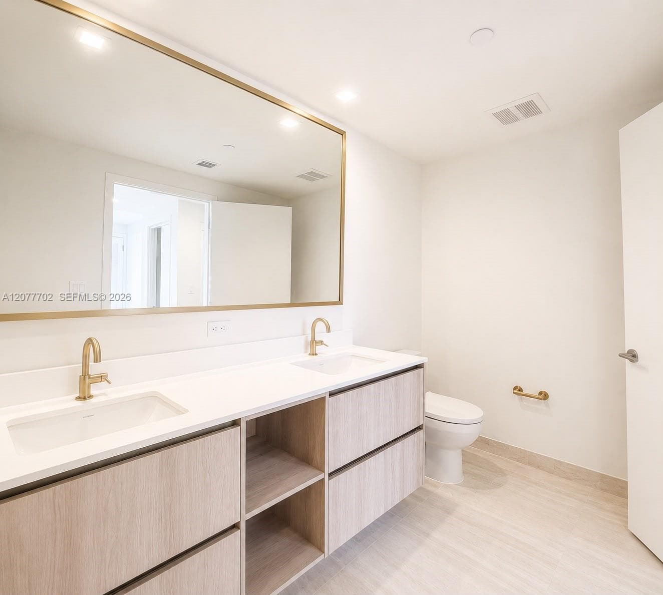 77 SE 5th St # 1903, Miami, FL 33131 photo 5