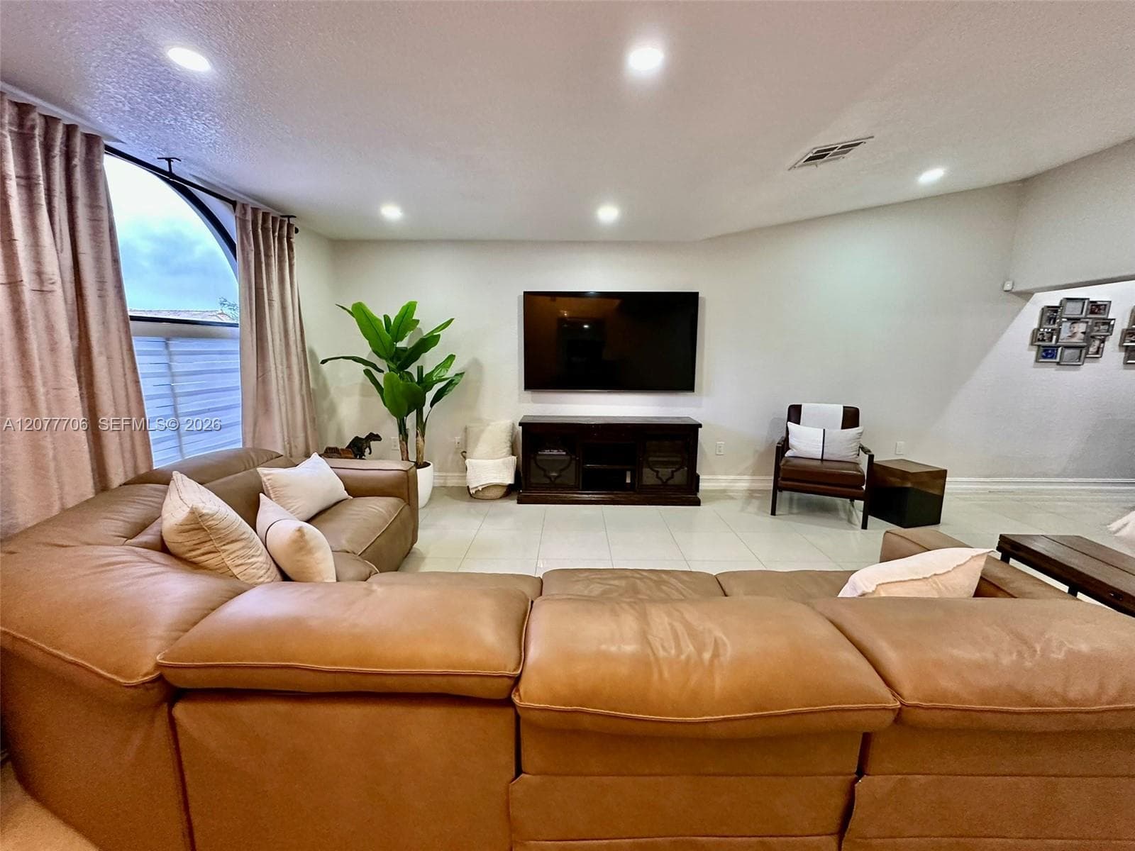 9021 NW 150th Ter, Miami Lakes, FL 33018 photo 4
