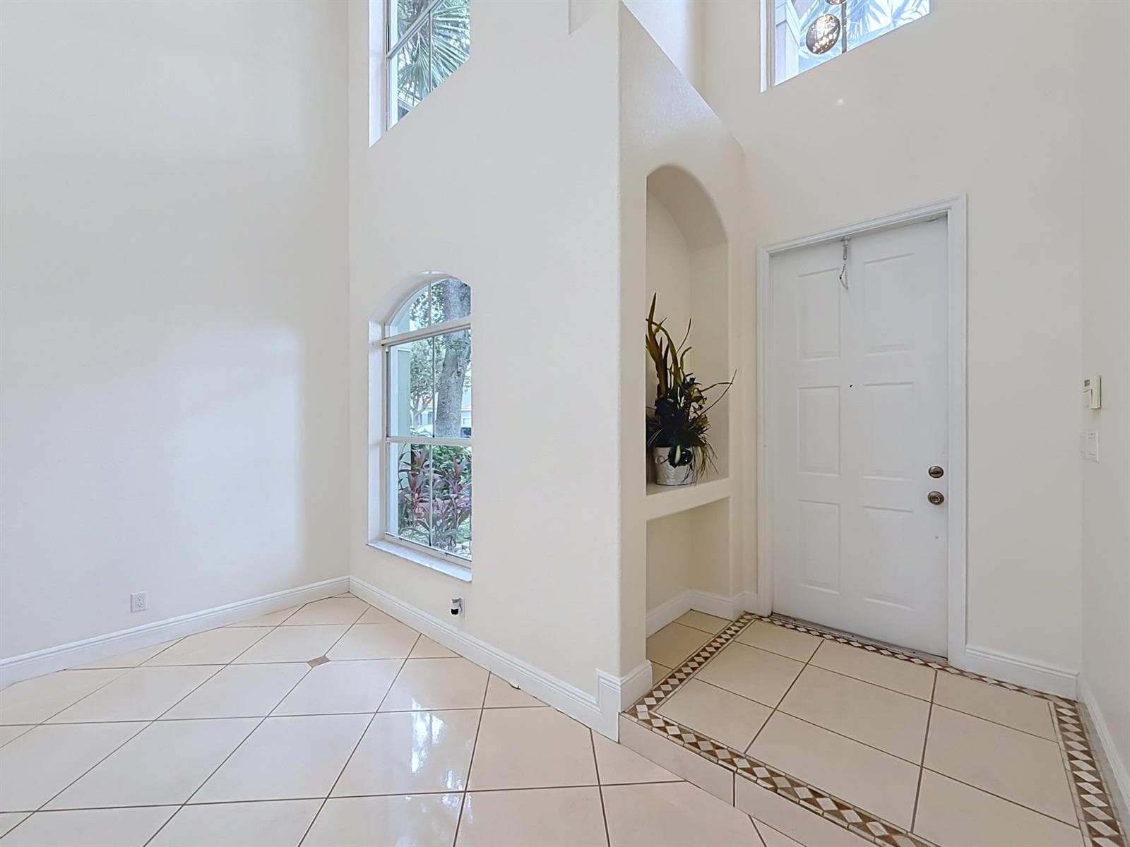 6657 LURAIS Drive, Lake Worth, FL 33463 photo 3