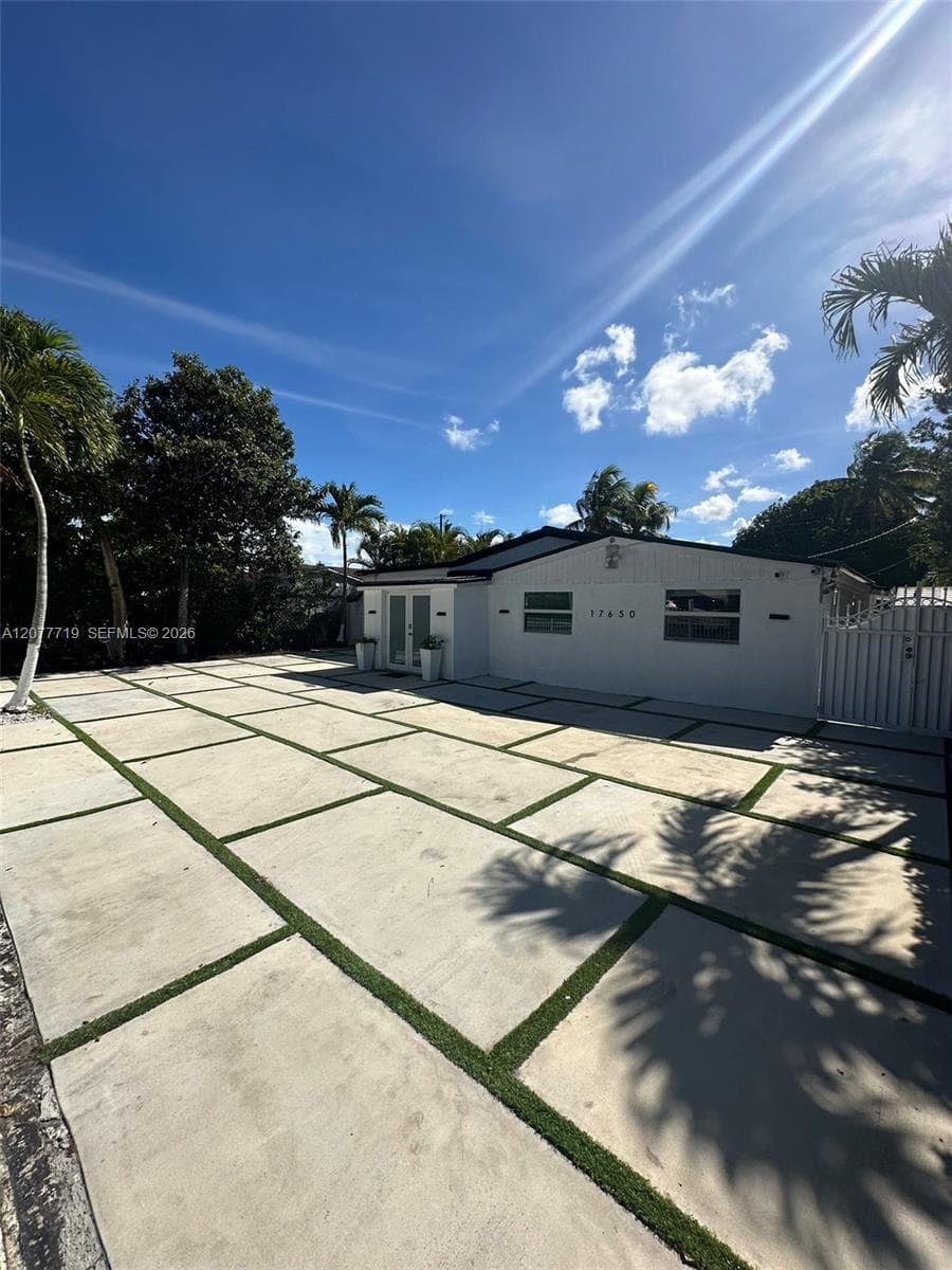 17650 NE 19th Ave, North Miami Beach, FL 33162