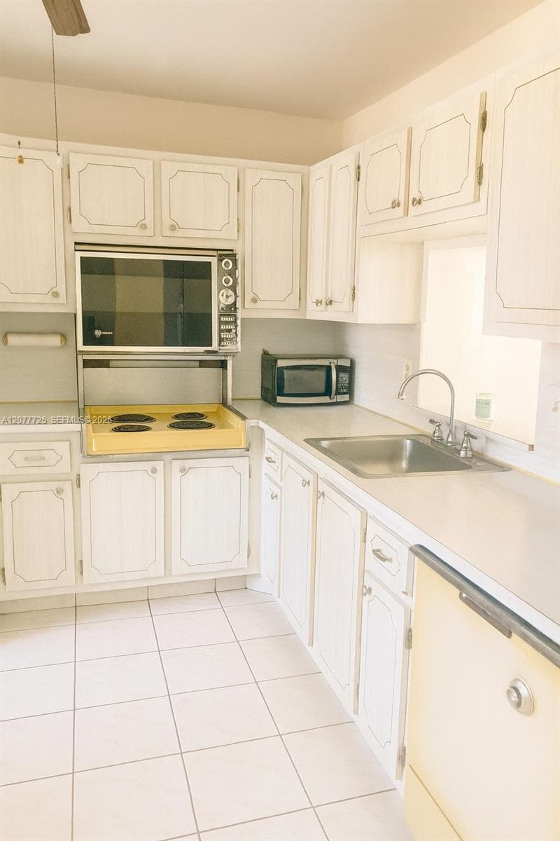 610 NE 12th Ave # 308, Hallandale Beach, FL 33009 photo 4