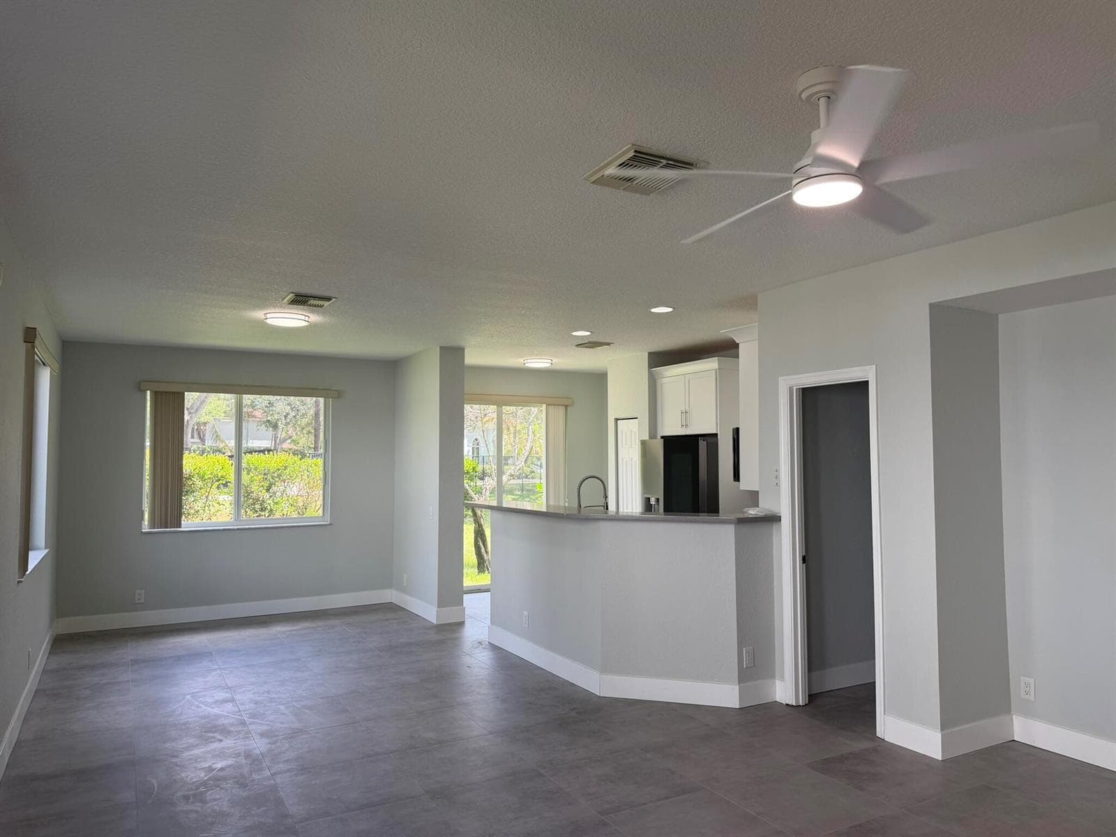 3251 LAUREL RIDGE Circle, Riviera Beach, FL 33404 photo 4