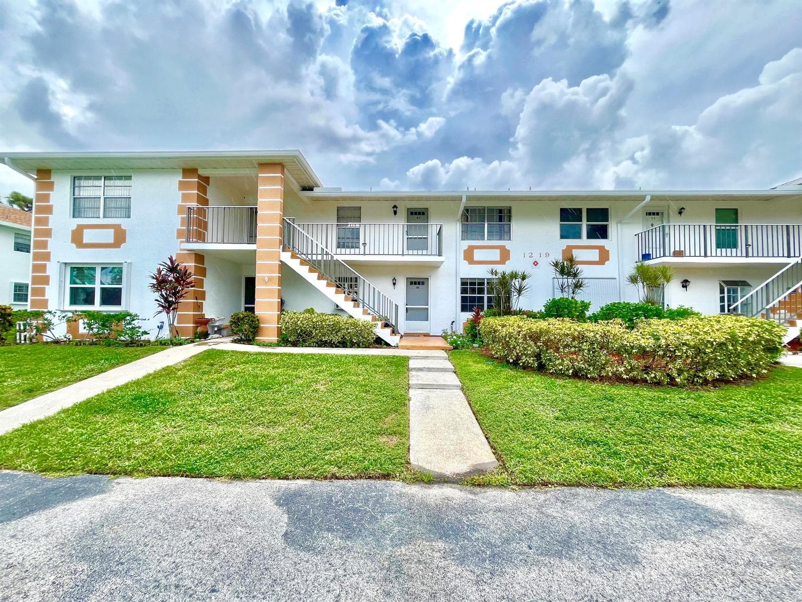 1219 S LAKES END Drive # B1, Fort Pierce, FL 34982