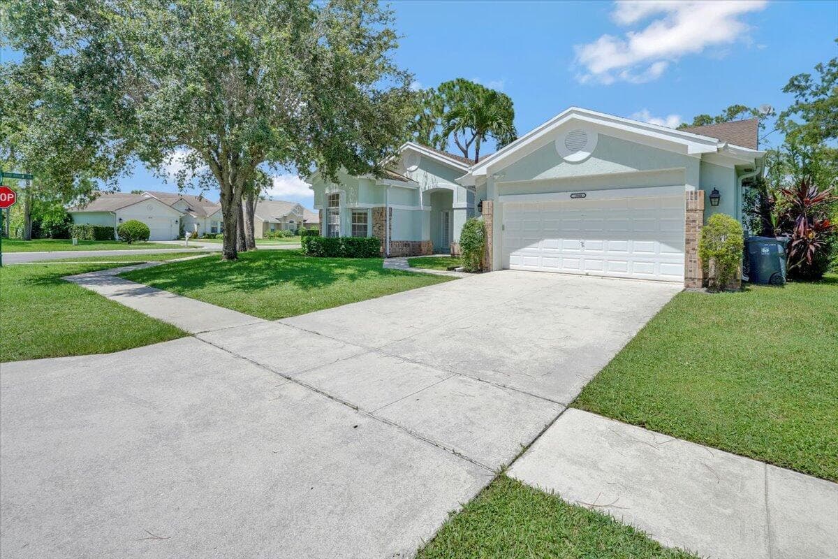 1040 WILD CHERRY Lane, Wellington, FL 33414 photo 2