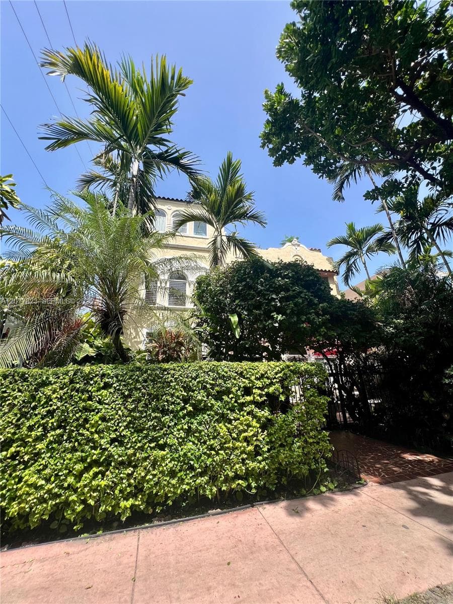1361 Meridian Ave # 3, Miami Beach, FL 33139 photo 2
