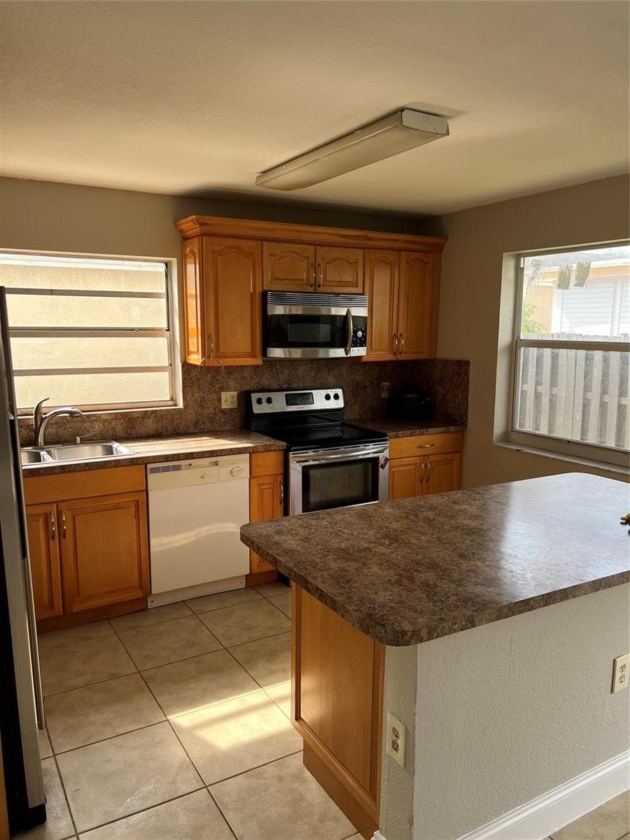 8265 NW 192nd Terrace, Hialeah, FL 33015 photo 3
