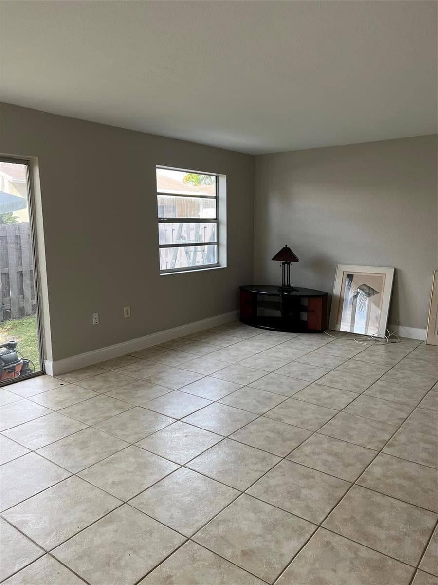 8265 NW 192nd Terrace, Hialeah, FL 33015 photo 5