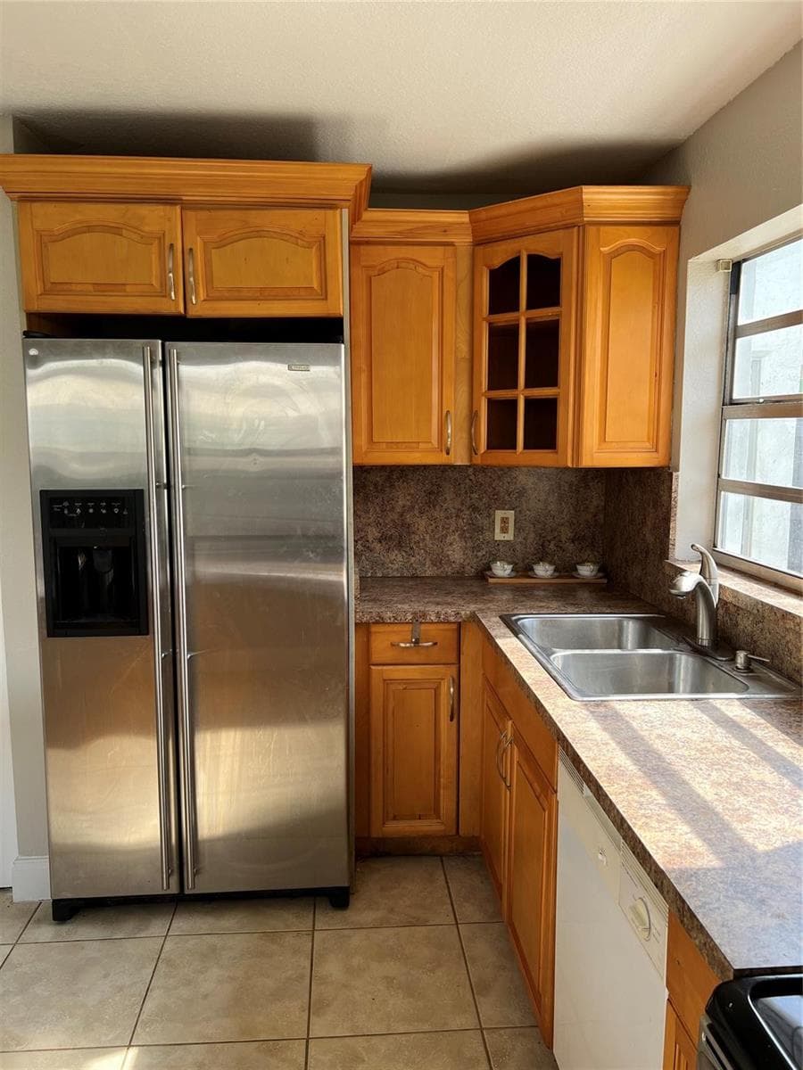 8265 NW 192nd Terrace, Hialeah, FL 33015 photo 4