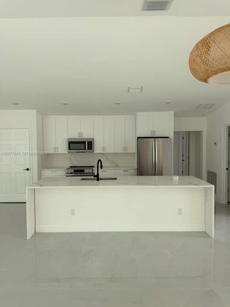 8636 100th Ct, Vero Beach, FL 32967 photo 2