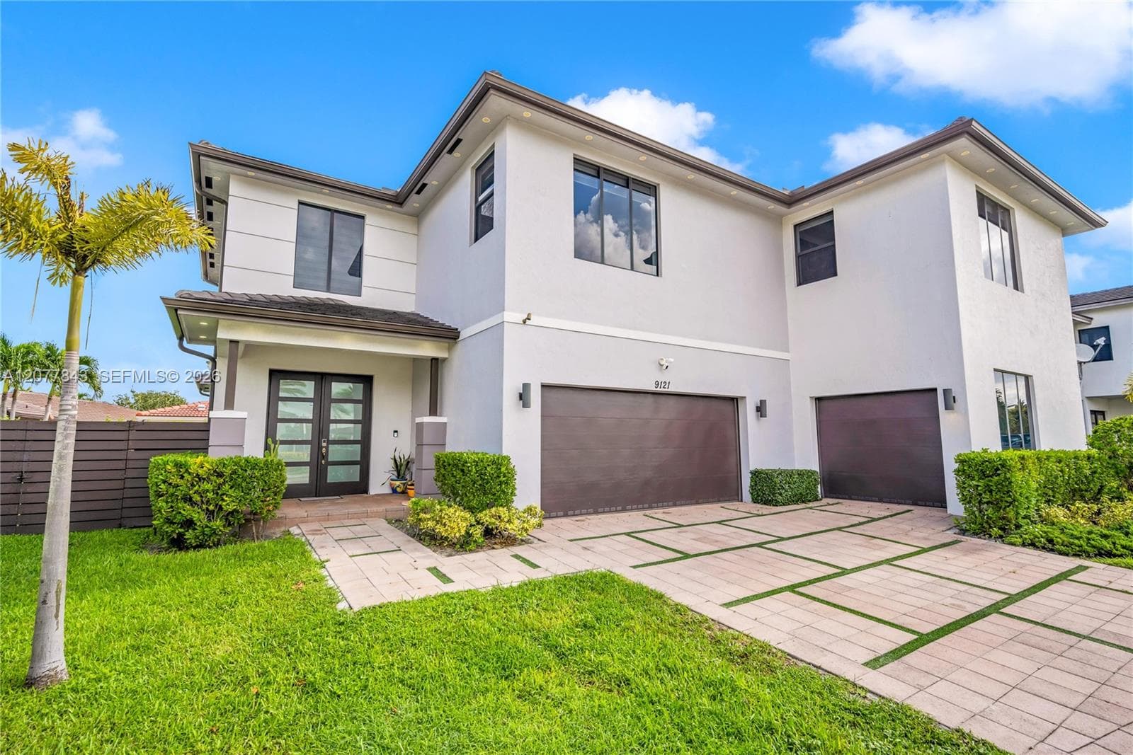 9121 NW 161st Ter, Miami Lakes, FL 33018