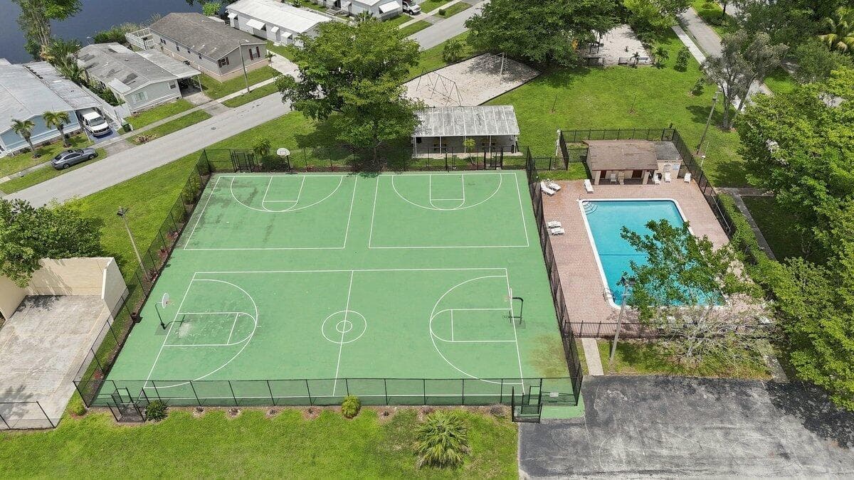 21671 S HERITAGE Circle, Pembroke Pines, FL 33029 photo 5