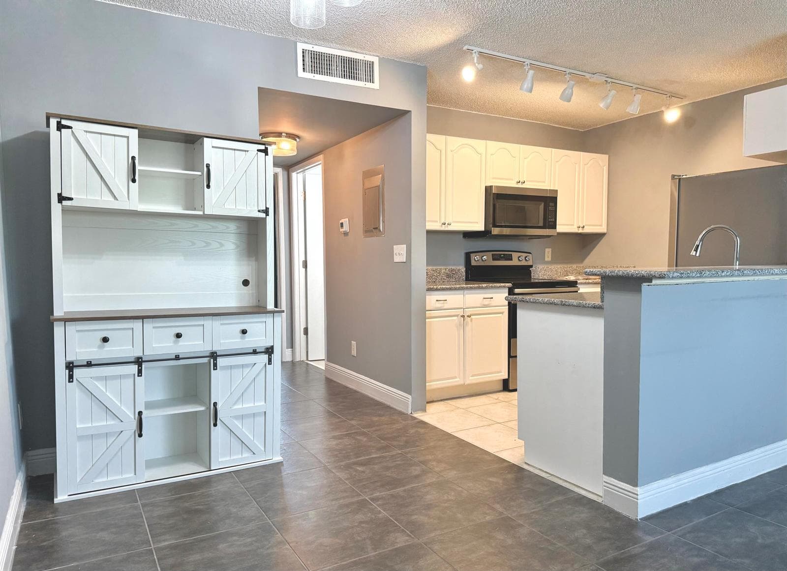 1625 Meadows Circle W, Boynton Beach, FL 33436 photo 2
