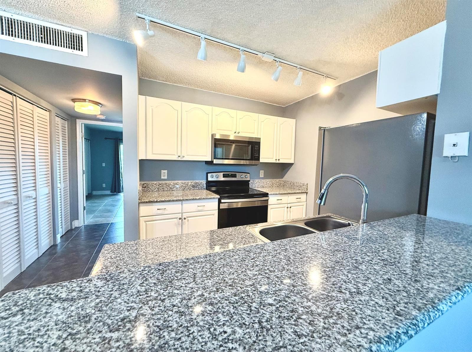 1625 Meadows Circle W, Boynton Beach, FL 33436