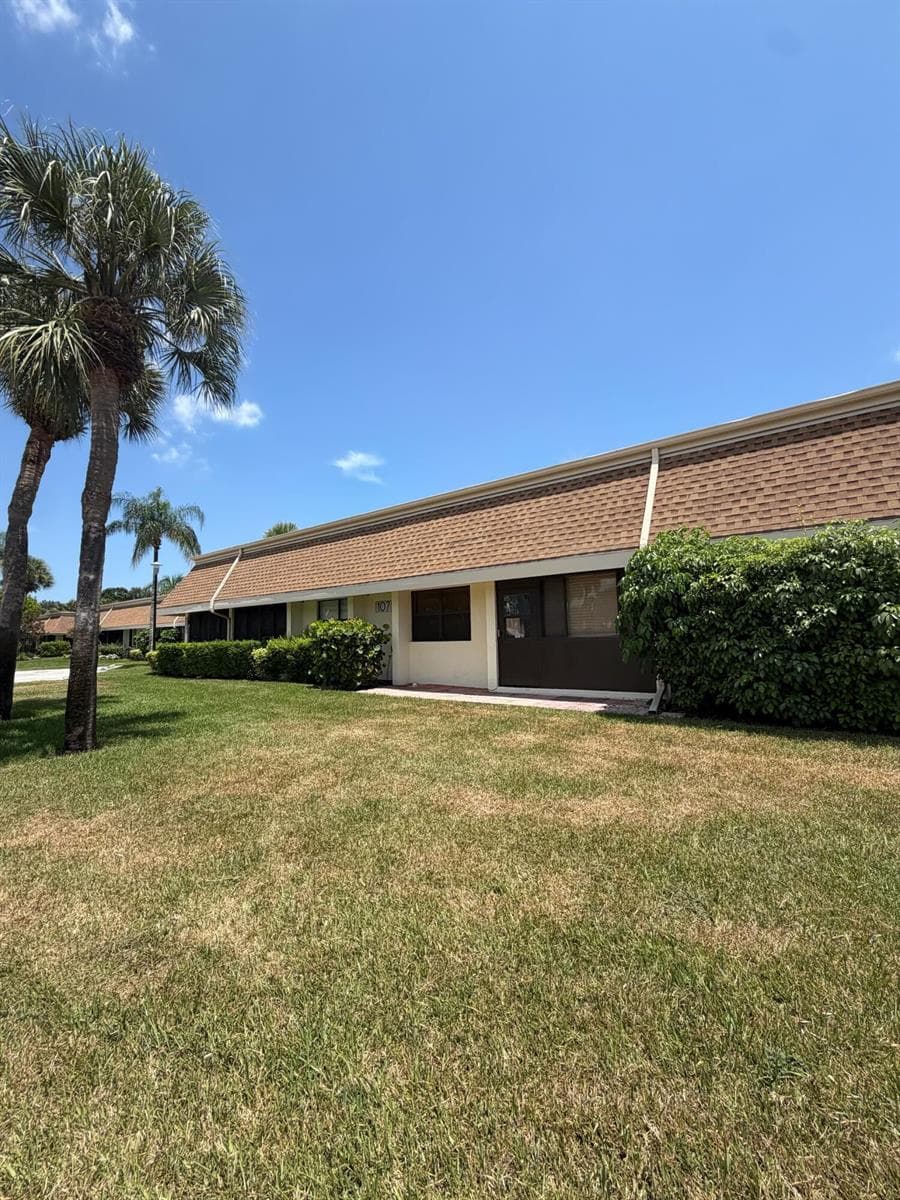 107 HALF MOON Circle # D, Jupiter, FL 33458 photo 2