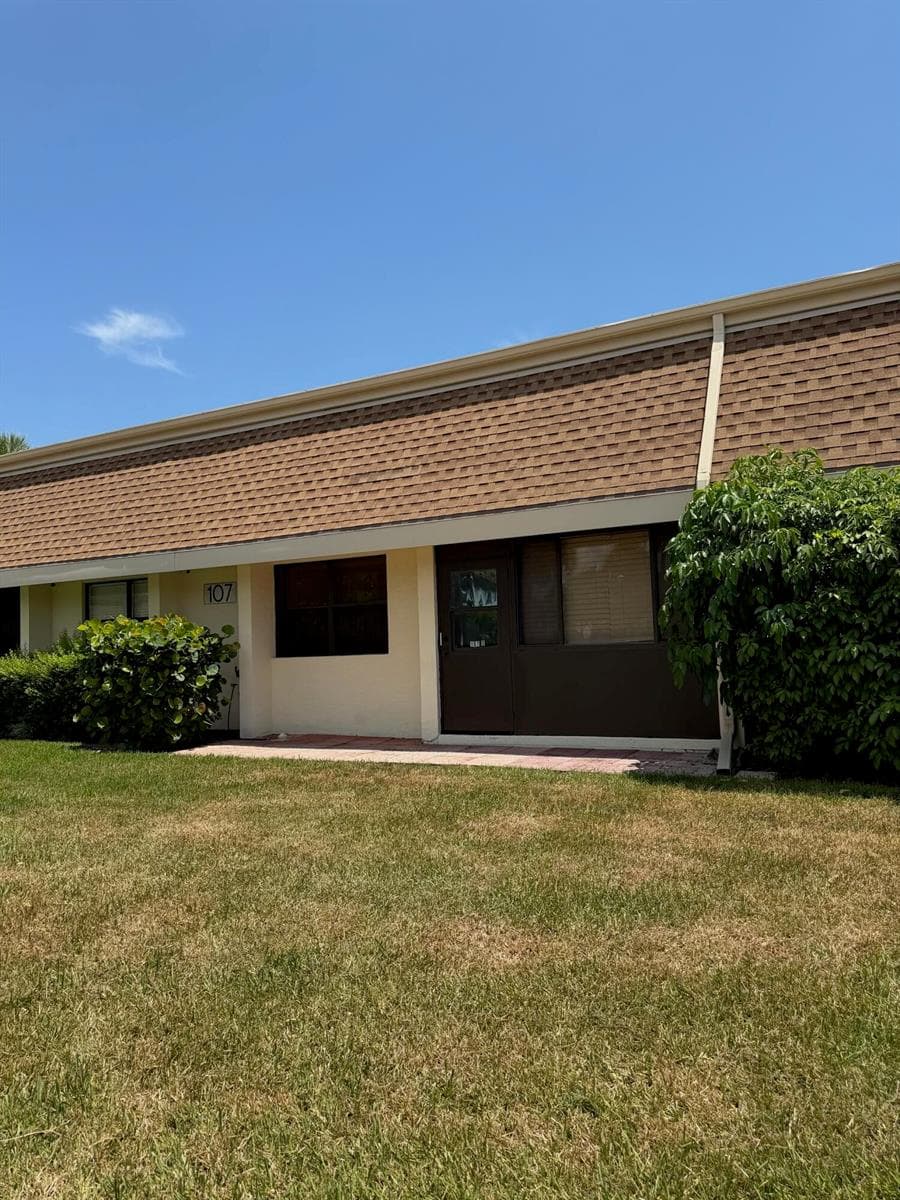 107 HALF MOON Circle # D, Jupiter, FL 33458 photo 3