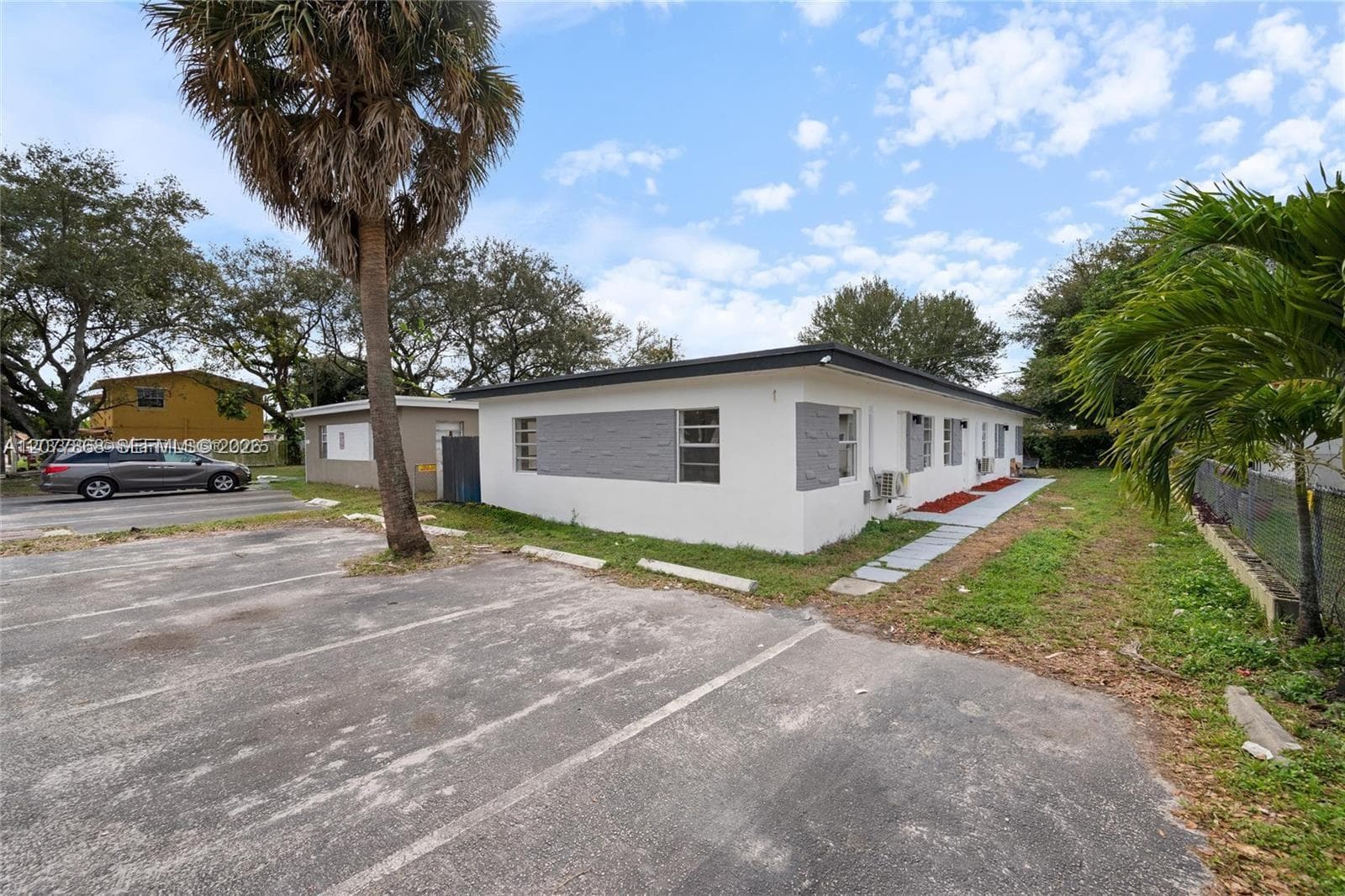 417 NW 15th Ave, Fort Lauderdale, FL 33311 photo 2