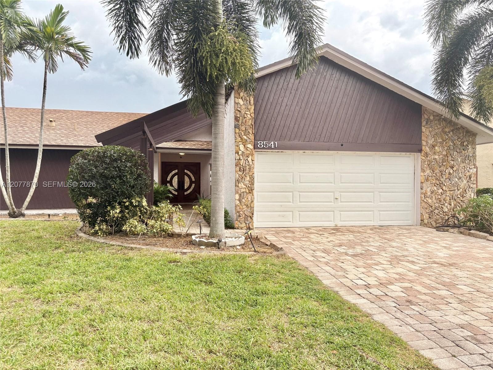 8541 NW 54th St, Lauderhill, FL 33351