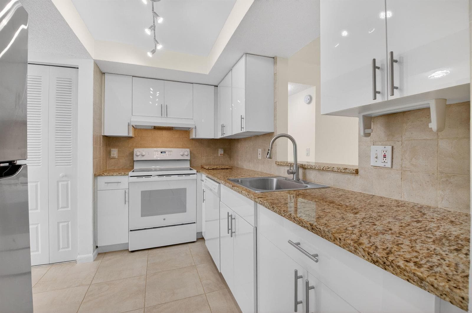 10 Willowbrook Lane # 207, Delray Beach, FL 33446 photo 5