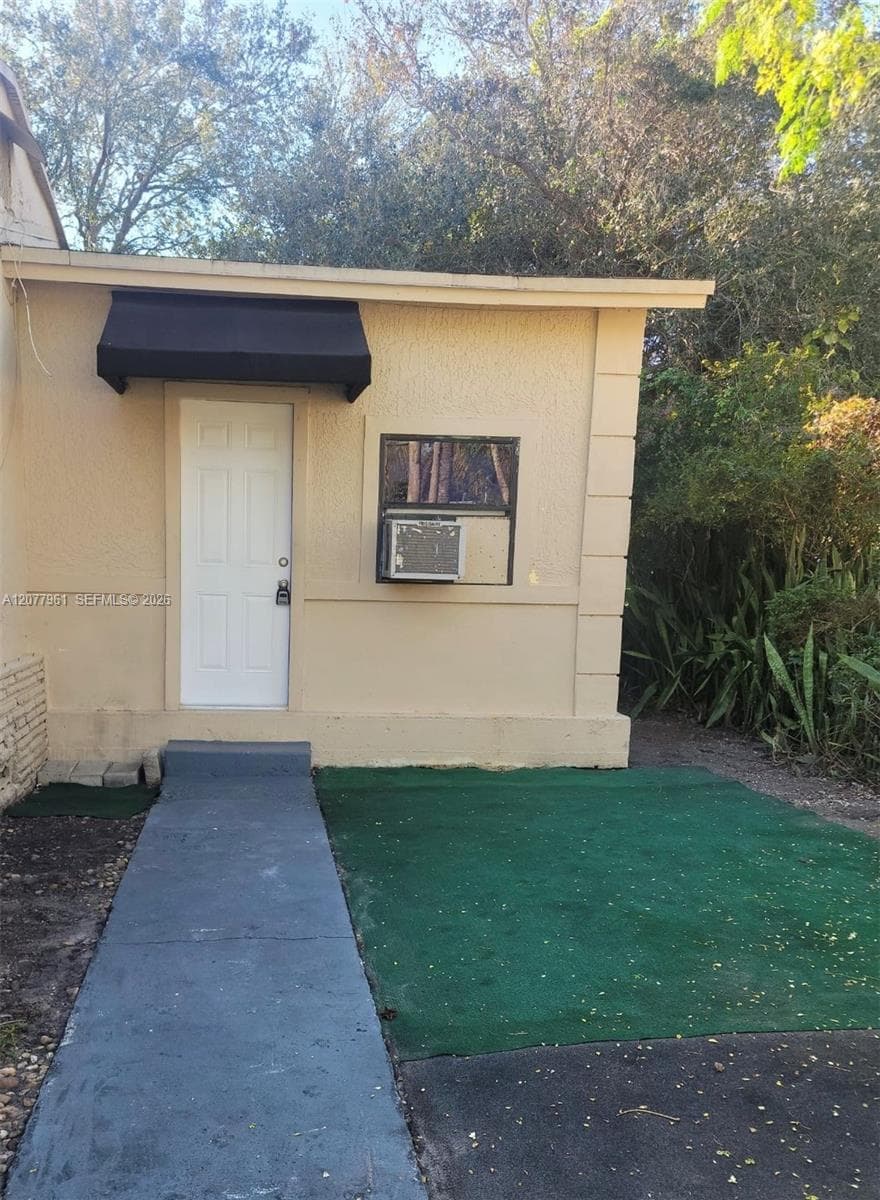842 NW 107 St # Efficiency, Miami, FL 33168