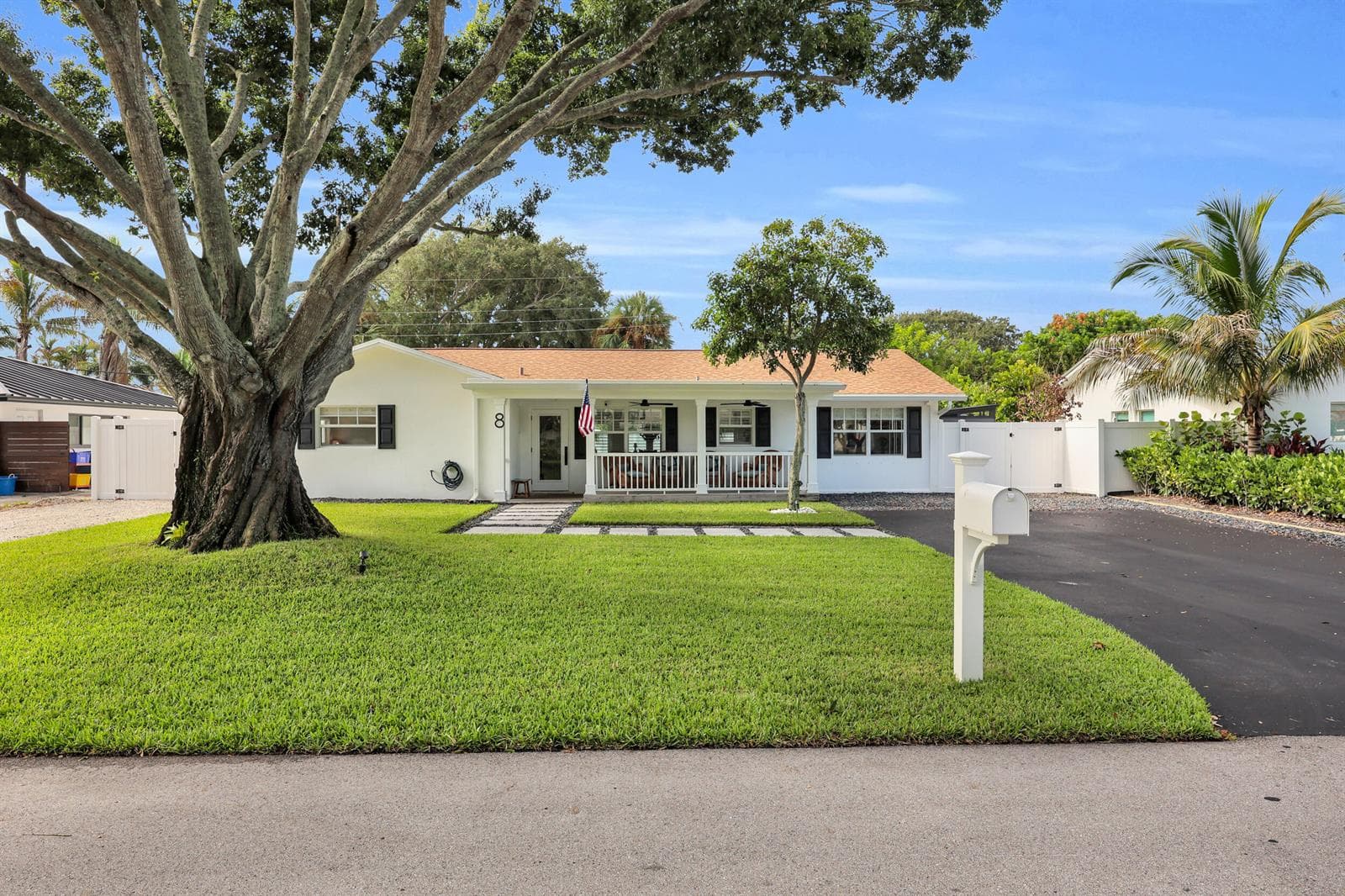 8 WINDSOR Road W, Jupiter, FL 33469