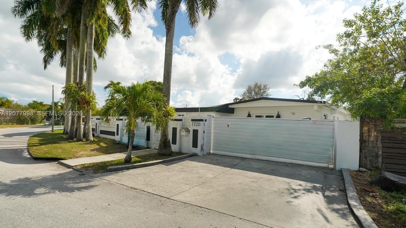 1720 NW 124th Ter, Miami, FL 33167 photo 2