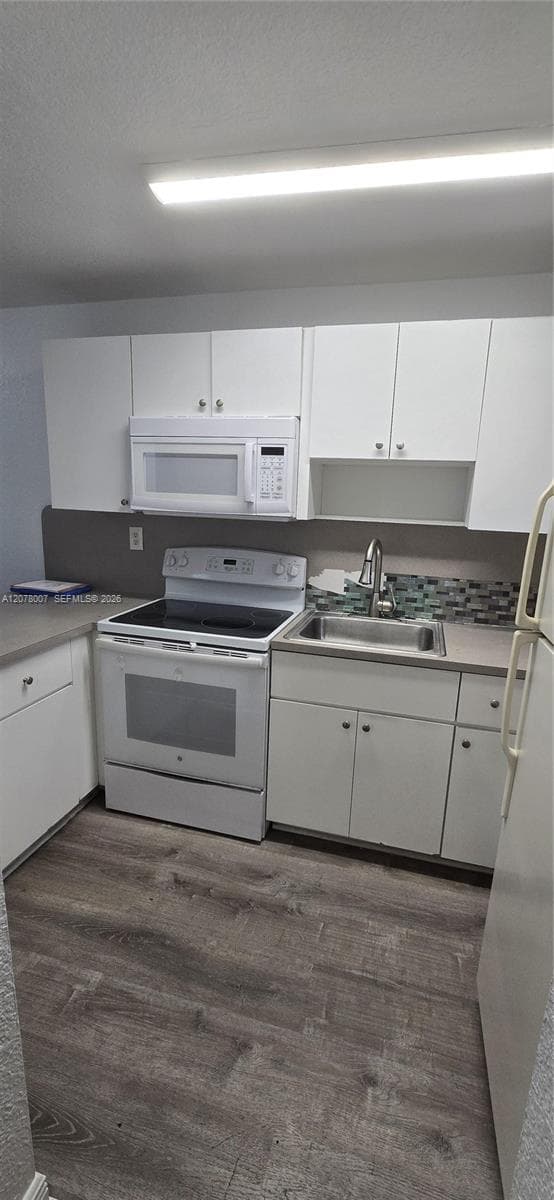 8027 NW 8th St # 13, Miami, FL 33126 photo 2